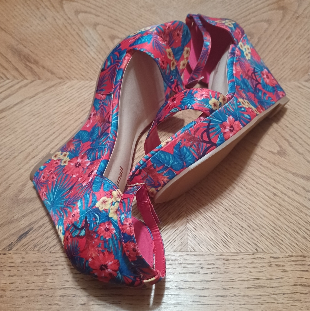 Shoes - Picture 2 of 2